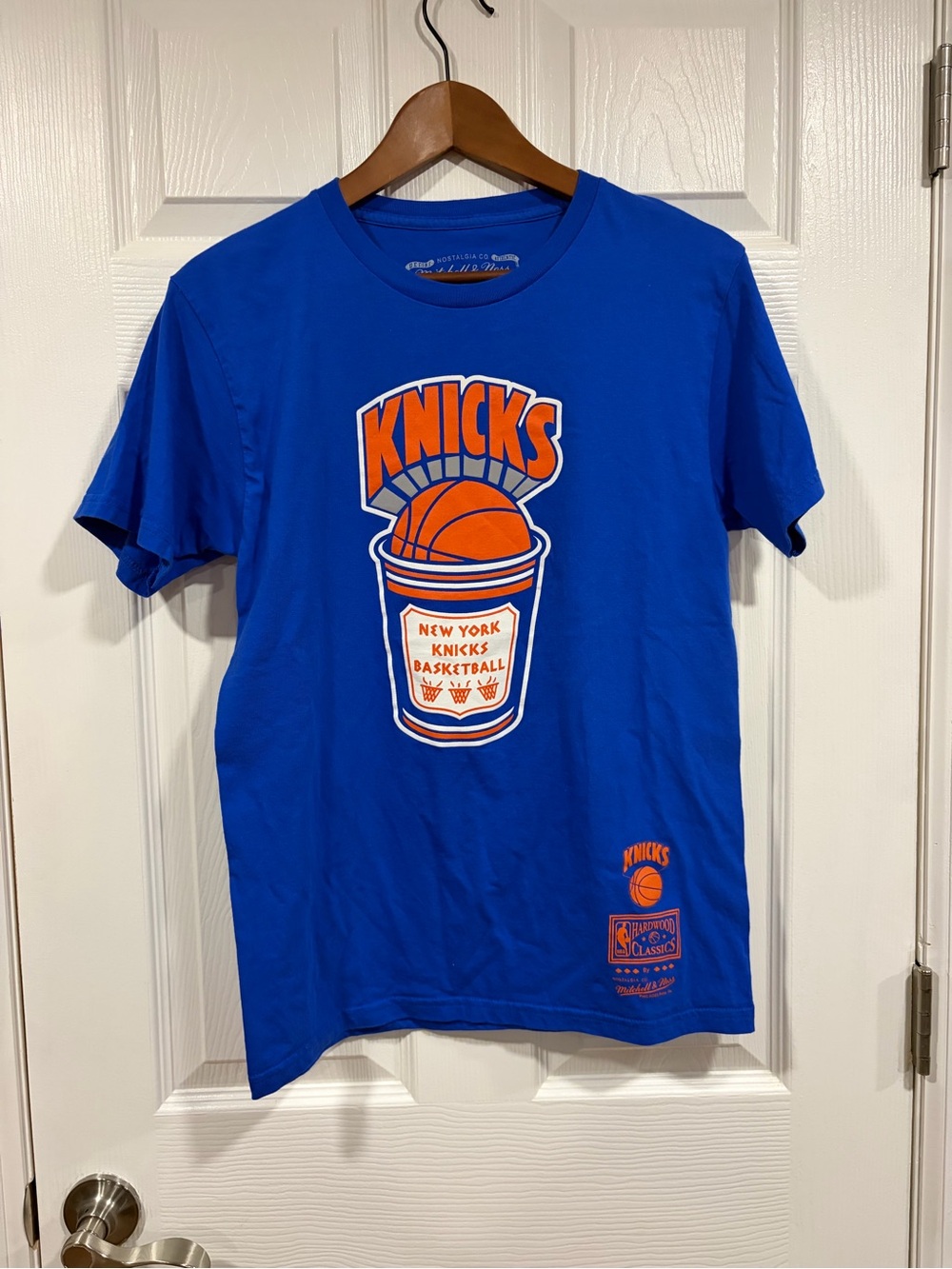 NY Knicks tshirt - size medium